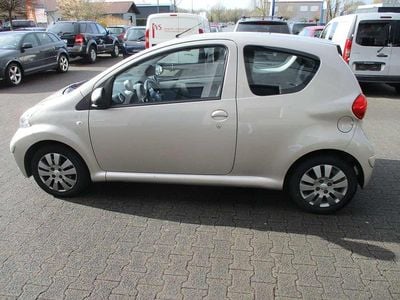 Second-hand Toyota Aygo 68 CP (50 kW) 2008 Argintiu Hatchback