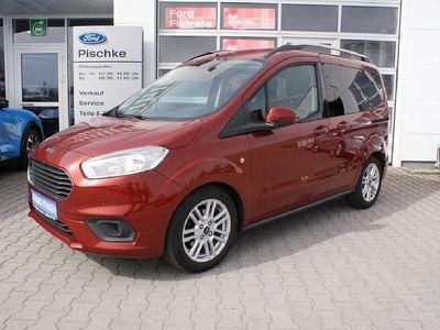 Gebraucht Ford Tourneo Courier Titanium 101 PS (74 kW) 2021 Cranberryrot metallic Van / Kleinbus
