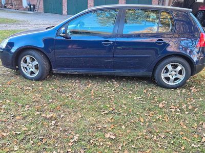 Gebraucht VW Golf V 105 PS (77 kW) 2005 Blau Kleinwagen