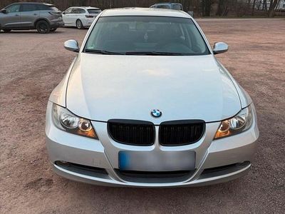 Gebraucht BMW 318 129 PS (94 kW) 2007 Grau Limousine