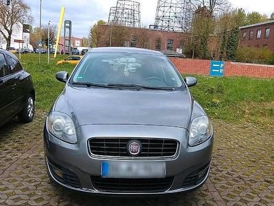 Usado Fiat Croma 140 HP (102 kW) 2010 Cinzento Carrinha