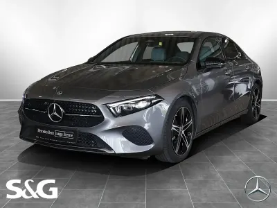 Gebraucht Mercedes A200 Night 163 PS (119 kW) 2025 Metalliclack mountaingrau Limousine