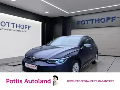 Gebraucht VW Golf VIII Life 131 PS (96 kW) 2023 Atlantic blue metallic Limousine