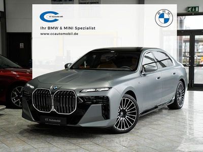 Gebraucht BMW 740 M Sport 299 PS (219 kW) 2025 Frozen pure grey metallic Limousine