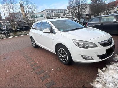 Gebraucht Opel Astra Edition 179 PS (131 kW) 2011 Weiß Kombi
