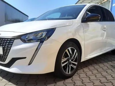 Gebraucht Peugeot 208 Allure 101 PS (74 kW) 2023 Weiss Kleinwagen