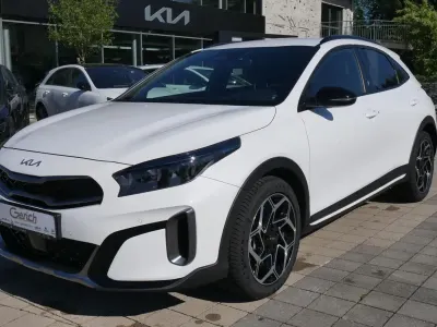 Neu Kia XCeed 179 PS (131 kW) 2026 Deluxeweiss metallic SUV