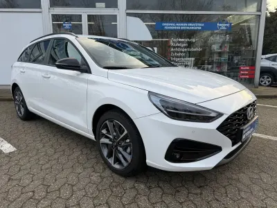 Neu Hyundai i30 Comfort 97 PS (71 kW) 2025 Weiß Limousine