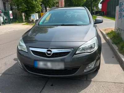 Gebraucht Opel Astra 110 PS (80 kW) 2012 Grau Kombi