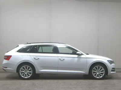 Gebraucht Skoda Superb Ambition 218 PS (160 kW) 2022 Weiss Kombi