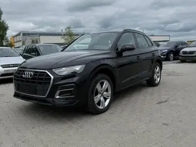 Używany Audi Q5 Basis 204 KM (150 kW) 2023 Czarny SUV