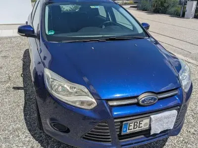 Gebraucht Ford Focus Trend 125 PS (91 kW) 2014 Blau Limousine