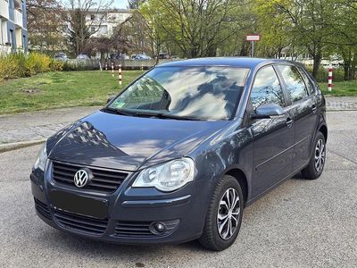 Usado VW Polo 60 HP (44 kW) 2008 Cinzento Citadino