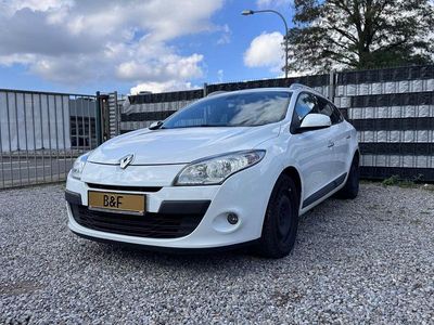 Weiß Gebraucht 2011 Renault Mégane III Dynamique Limousine | 3.900 € (Fairer Preis)