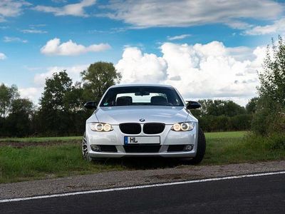 Silber Gebraucht 2009 BMW 320 Cabriolet Performance Cabrio | 10.750 € (Fairer Preis)