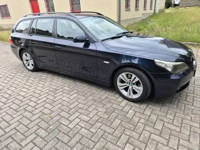 Gebraucht BMW 525 177 PS (130 kW) 2005 Blau Kombi