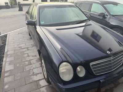Gebraucht Mercedes E200 116 PS (85 kW) 2001 Blau Limousine