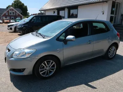Gebraucht Toyota Auris Team 97 PS (71 kW) 2008 Silber Kleinwagen