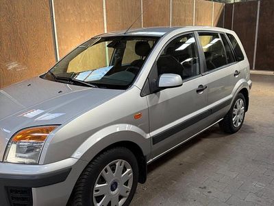 Second-hand Ford Fusion 100 CP (73 kW) 2006 Argintiu Hatchback