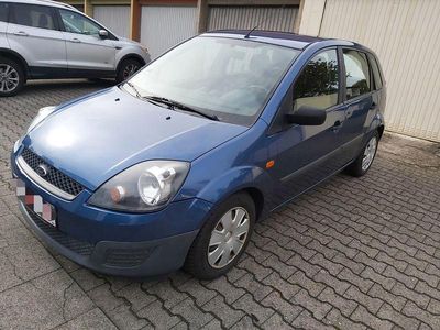 Gebraucht Ford Fiesta Ambiente 69 PS (50 kW) 2006 Grau Kleinwagen