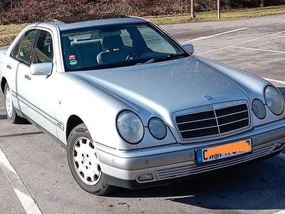 Gebraucht Mercedes E230 150 PS (110 kW) 1997 Silber Limousine