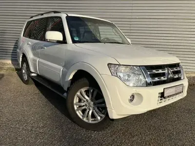 Gebraucht Mitsubishi Pajero Instyle 200 PS (147 kW) 2012 Weiß SUV