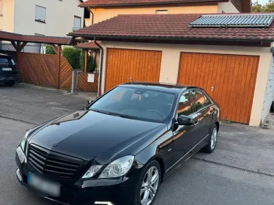 Gebraucht Mercedes E220 Avantgarde 170 PS (125 kW) 2009 Schwarz Limousine