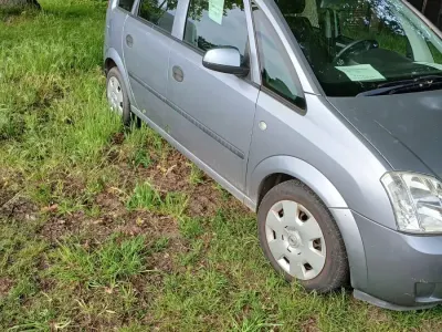 Używany Opel Meriva 80 KM (58 kW) 2004 Srebrny Minivan