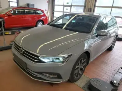 Gebraucht VW Passat Elegance 200 PS (147 kW) 2023 Grau Kombi