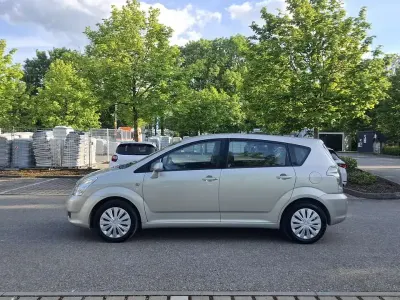 Gebraucht Toyota Corolla Executive 129 PS (94 kW) 2007 Silbergold metallic Kombi