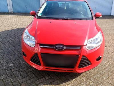 Gebraucht Ford Focus 105 PS (77 kW) 2012 Rot Limousine