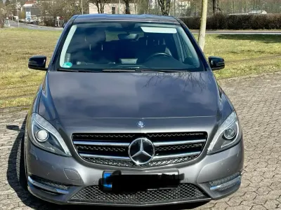 Gebraucht Mercedes B180 AMG 105 PS (77 kW) 2014 Silber Kleinwagen