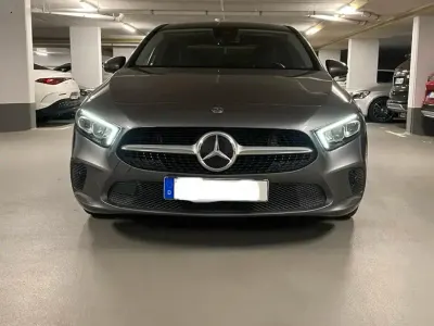 Gebraucht Mercedes A180 136 PS (100 kW) 2019 Grau Limousine
