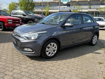 Usata Hyundai i20 Trend 101 CV (74 kW) 2015 Grigio Berlina
