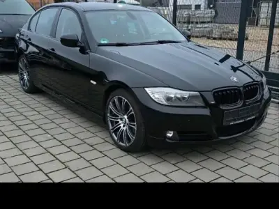 Gebraucht BMW 318 142 PS (104 kW) 2011 Schwarz Kombi