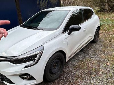 Begagnad Renault Clio V Techno 91 HK (66 kW) 2023 Vit Sedan