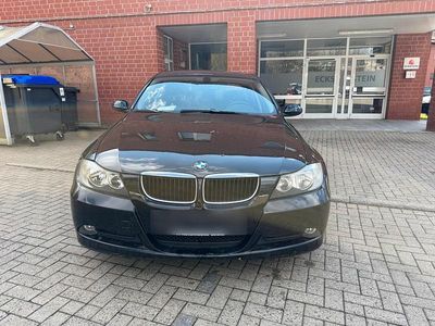 Second-hand BMW 318 129 CP (94 kW) 2006 Negru Berlinǎ