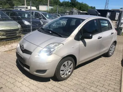 Gebraucht Toyota Yaris Cool 69 PS (50 kW) 2010 Gold Kleinwagen