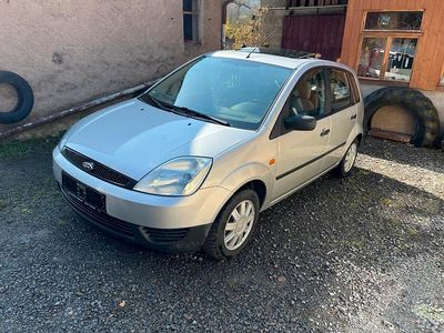 Gebraucht Ford Fiesta 80 PS (58 kW) 2002 Silber Kleinwagen