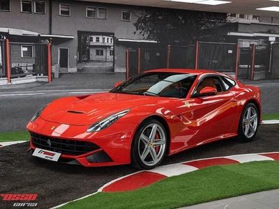 Gebraucht Ferrari F12 761 PS (559 kW) 2016 Rot Coupé