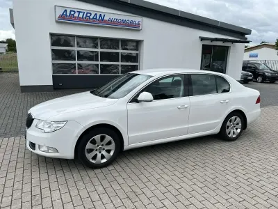 Gebraucht Skoda Superb Ambition 125 PS (91 kW) 2009 Candyweiss Limousine