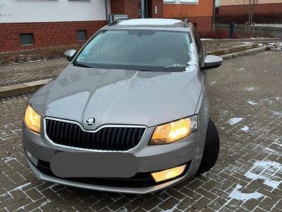 Grau Gebraucht 2014 Skoda Octavia Elegance Kombi | 12.600 € (Fairer Preis)