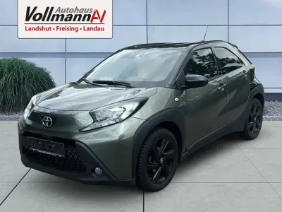 Gebraucht Toyota Aygo X Pulse 72 PS (52 kW) 2023 Cardamon green metallic/ night sky black SUV