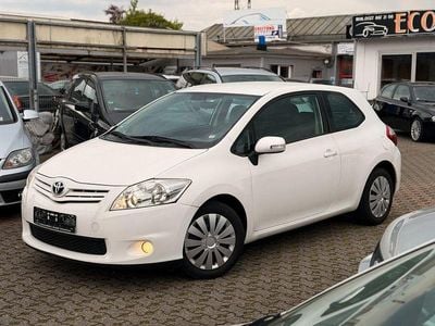 Second-hand Toyota Auris Life+ 99 CP (72 kW) 2011 Alb Hatchback