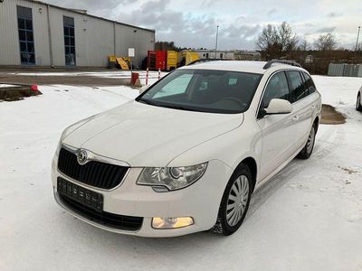 Gebraucht Skoda Superb Family 140 PS (102 kW) 2011 Weiß Kombi