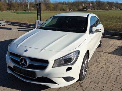 Gebraucht Mercedes CLA200 Shooting Brake 136 PS (100 kW) 2015 Weiß Kombi