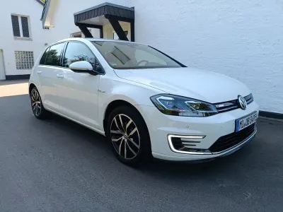 Gebraucht VW e-Golf 100 kW (136 PS) 2020 Weiß Kleinwagen