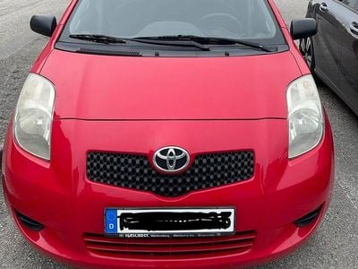 Rot Gebraucht 2009 Toyota Yaris Cool Limousine | 2.000 € (Fairer Preis)