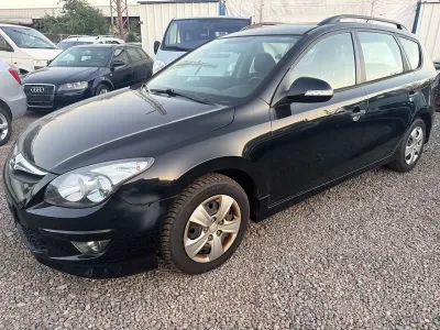 Gebraucht Hyundai i30 Classic 90 PS (66 kW) 2013 Phantom black Kombi