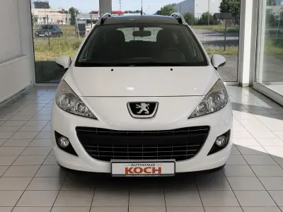 Gebraucht Peugeot 207 Tendance 92 PS (67 kW) 2012 Weiß Kombi